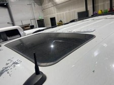 2000 - 2006 Gmc Yukon Xl1500 Sunroof Glass Glass Only 2000 - 2006 Gmc Yukon Xl1500 Sunroof Glass Glass Only