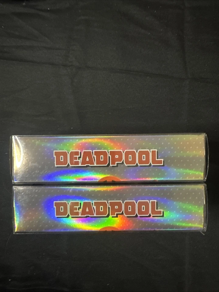 Deadpool Coleccionistas Bolso Clip Llaveros 2 Juegos Monograma Internacional Walmart Exclusivo  Foto 3 de 3