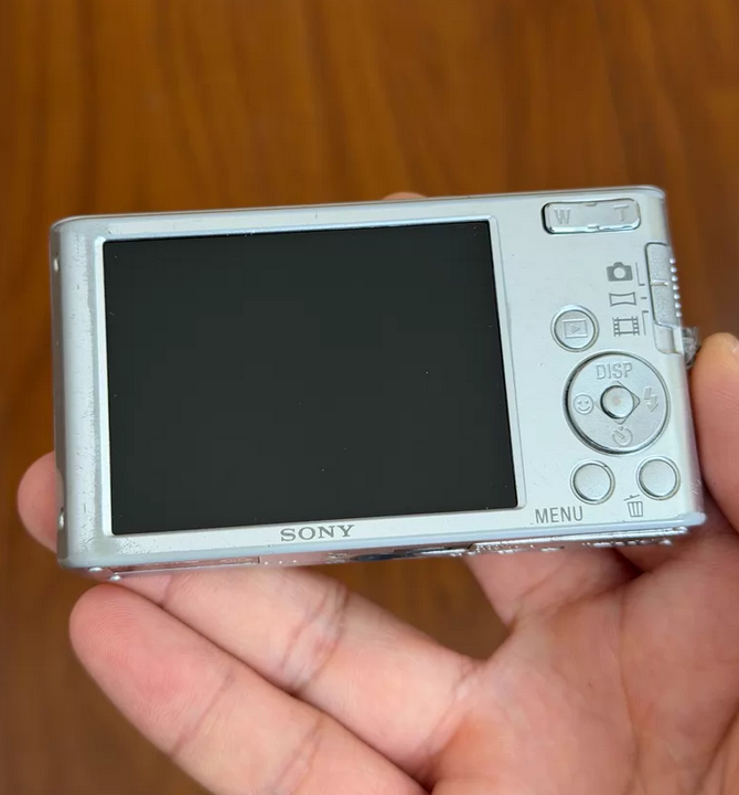 Silver Sony DSC-W830 Cyber-Shot 20.1MP 8x zoom Digital Camera