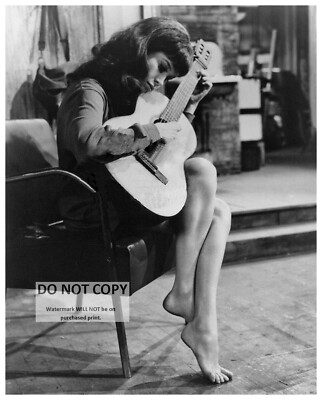 ACTRESS MARY TYLER MOORE - 8X10 PUBLICITY PHOTO (ZY-843)