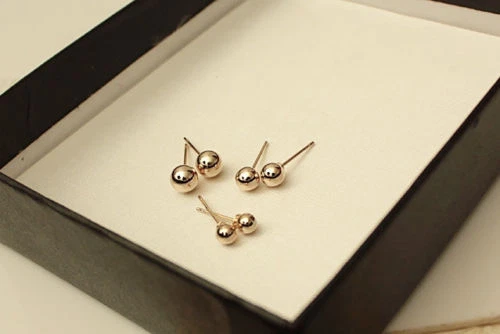 Juego de 3 pares de lindos aretes redondos enchapados en oro de 18 quilates con tuerca de oreja Foto 3 de 4