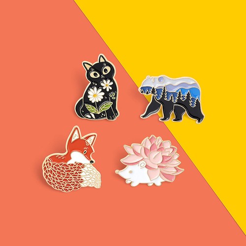 Colorful Brooch Animal Fruit Bag Halloween Snake Backpack Badge Lapel Pin AU New - Foto 2 di 56