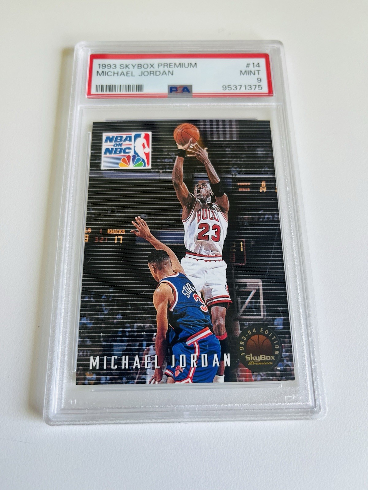 1993 SKYBOX PREMIUM BASKETBALL #14 MICHAEL JORDAN PSA 9  MINT