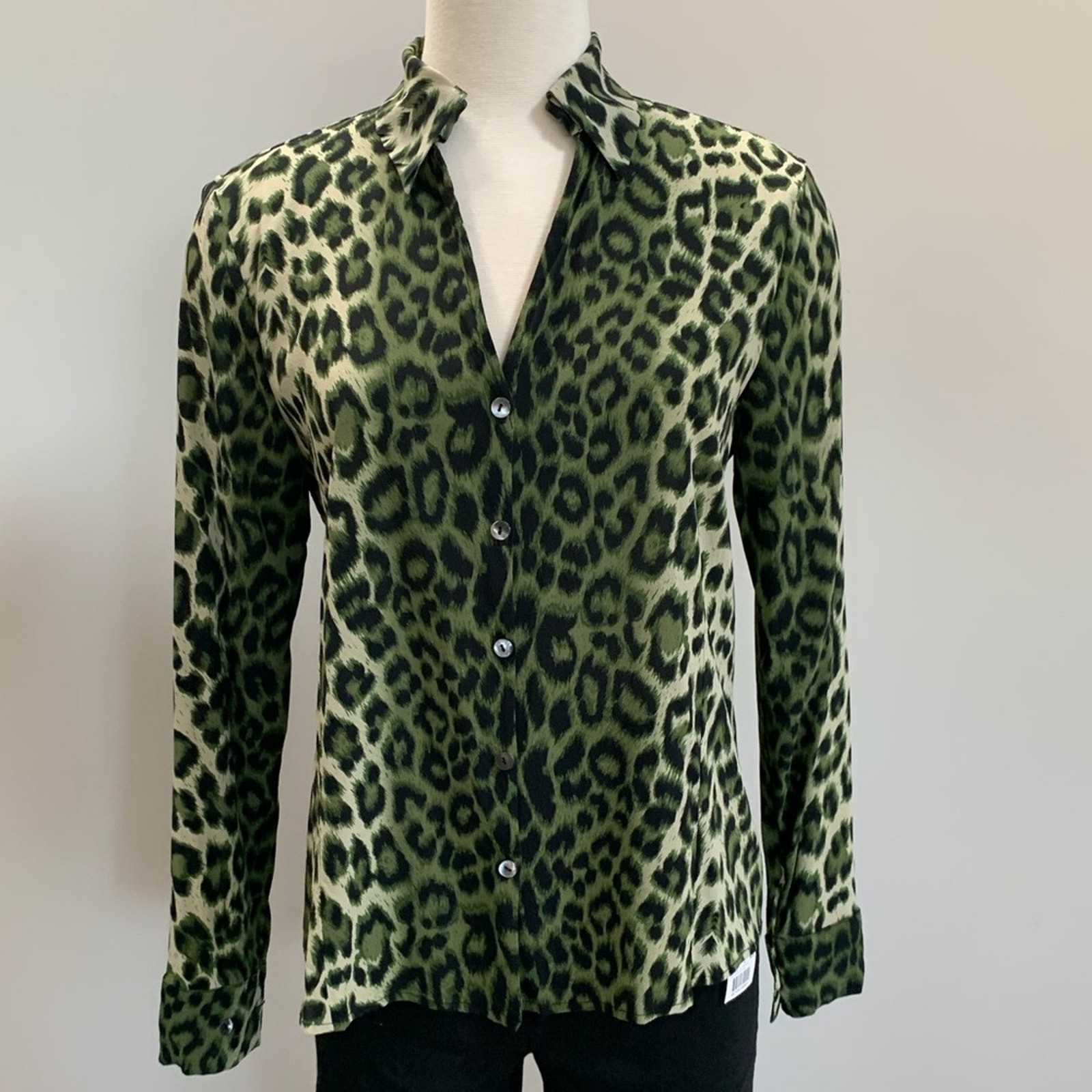 EUC Green Silk Neiman Marcus python leopard Blous… - image 1