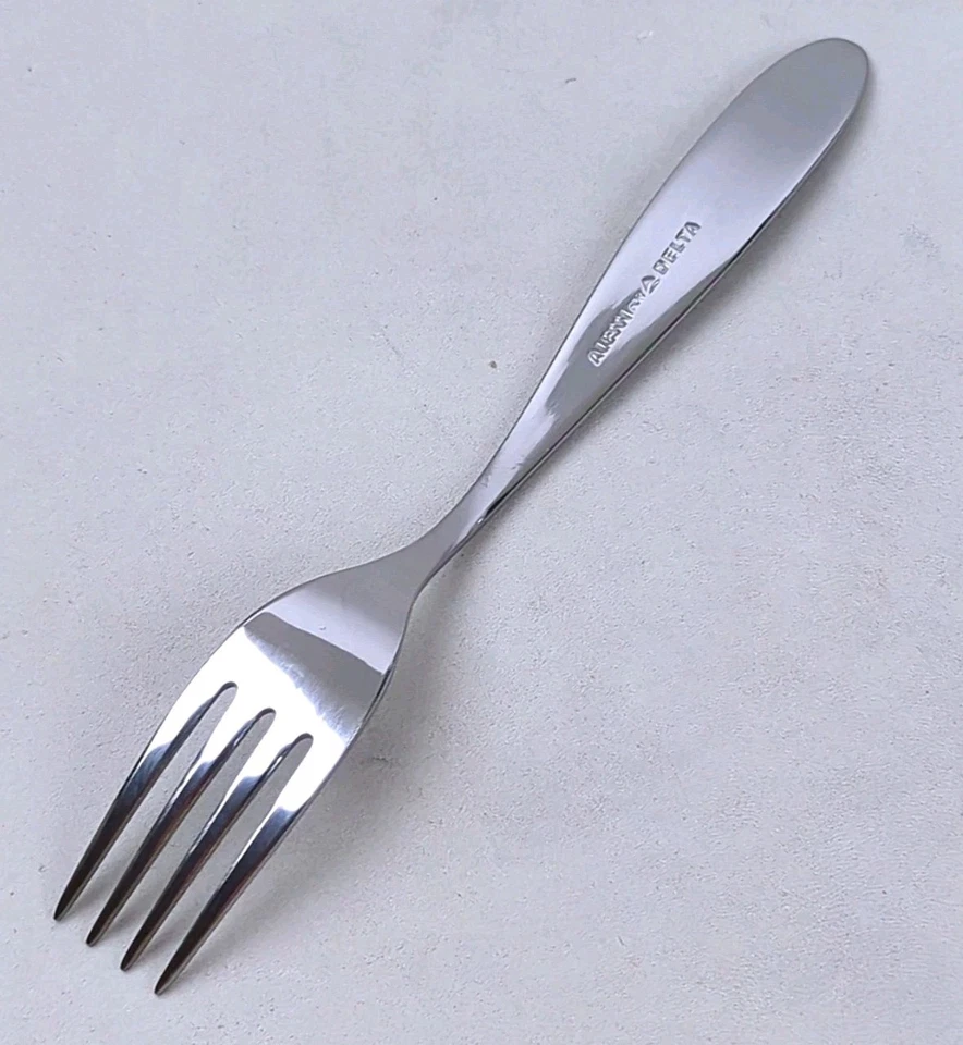Tenedor de cena ALESSI para DELTA ÚNICO: 7 1/2", 4 clavijas, inoxidable, hecho en ITALIA Foto 3 de 4