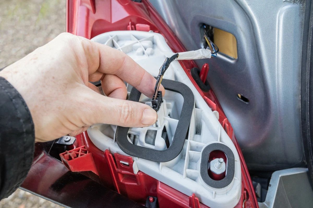 Brake Lights and Tail Lights: a Complete Guide