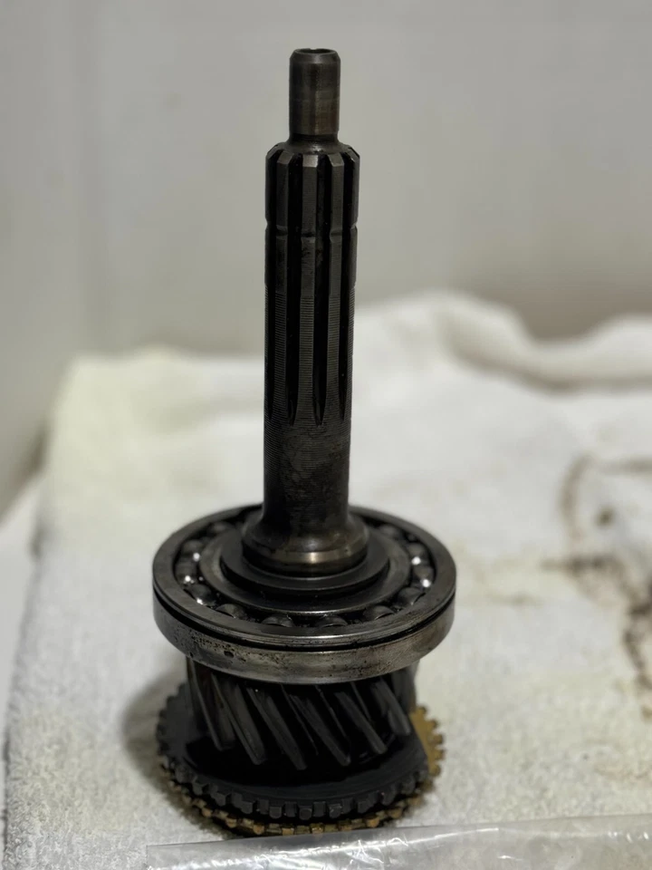 1988-1991 CHEVY SM465 MANUAL 4 SPEED MAIN INPUT SHAFT 4X4 USED OEM - Image 2 of 4