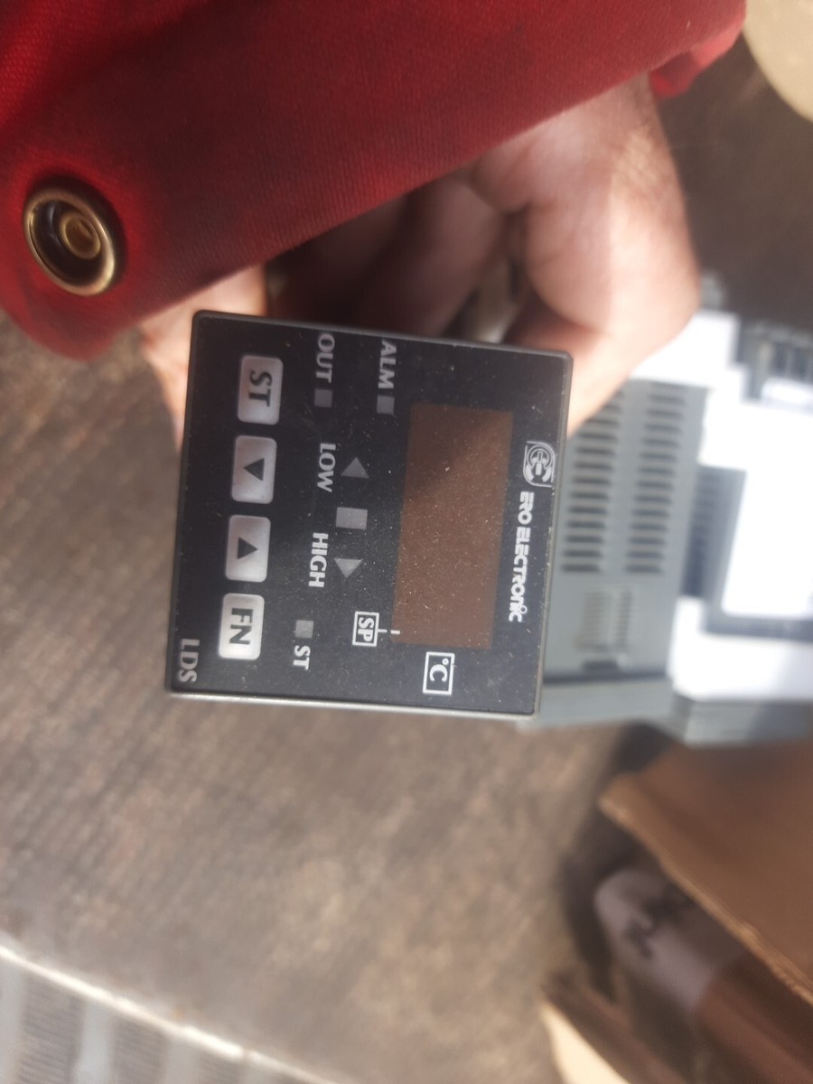 Ero Electronic Temperaturregler Model PKC111171300