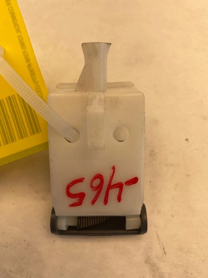 Оригинальный рычаг открывания капота переднего боннера 2003 TOYOTA PRIUS - Изображение 4 из 4