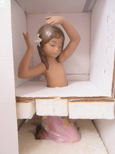Figura Lladro Flor Tropical 12385 con Caja 9 3/4" Alto