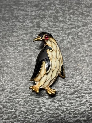 Vintage 1968 Trifari Penguin Brooch 