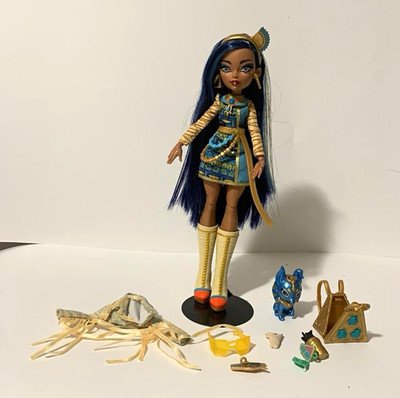 Monster High Cleo de Nile 11'' Articulated Fashion Doll w/ Pet, Stand & Accs