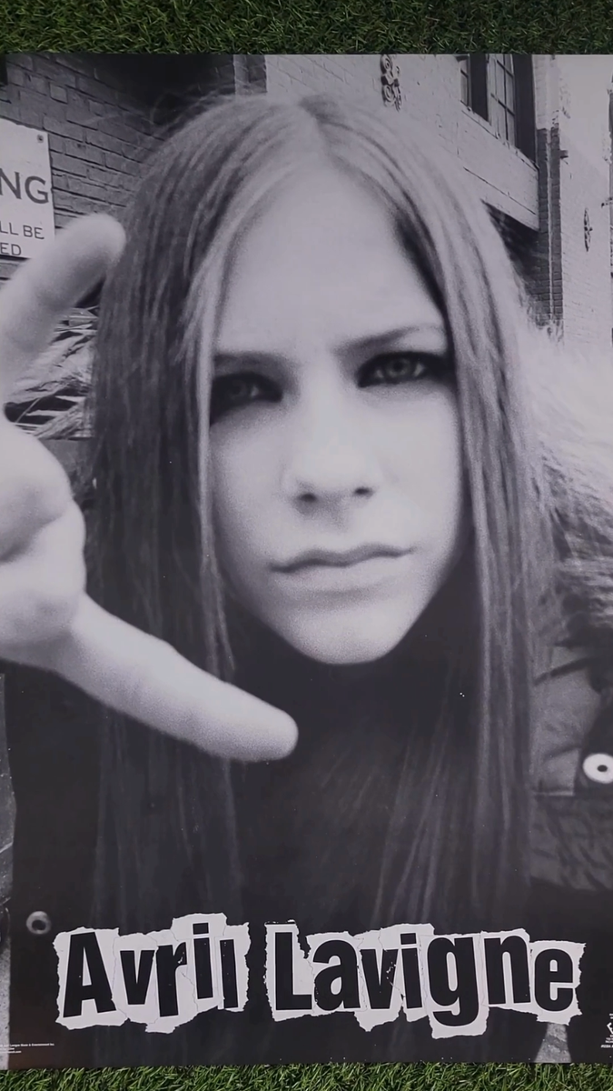 アヴリル・ラヴィーン ポスター 2002年 GB Posters MP0308 Vintage Avril Lavigne Poster 2002 Original Let Go Era Funky #6584