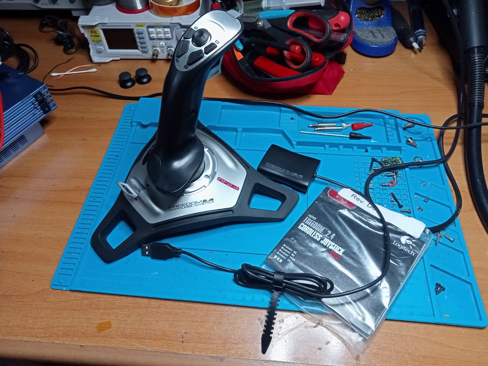 LOGITECH FREEDOM 2.4 WIRELESS JOYSTICK COMPLETO
