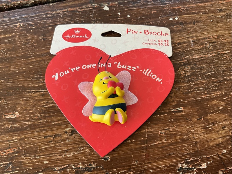 Vintage Hallmark Lapel Pin Bumble Bee Holding A Red Heart New Old Stock Mint