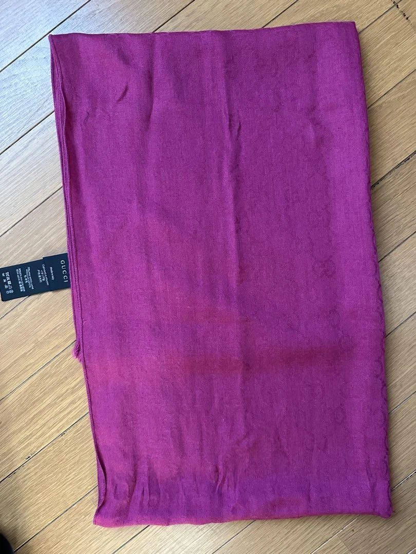 Silencieux châle étole en laine et soie rose Gucci   toucher doux et élégant