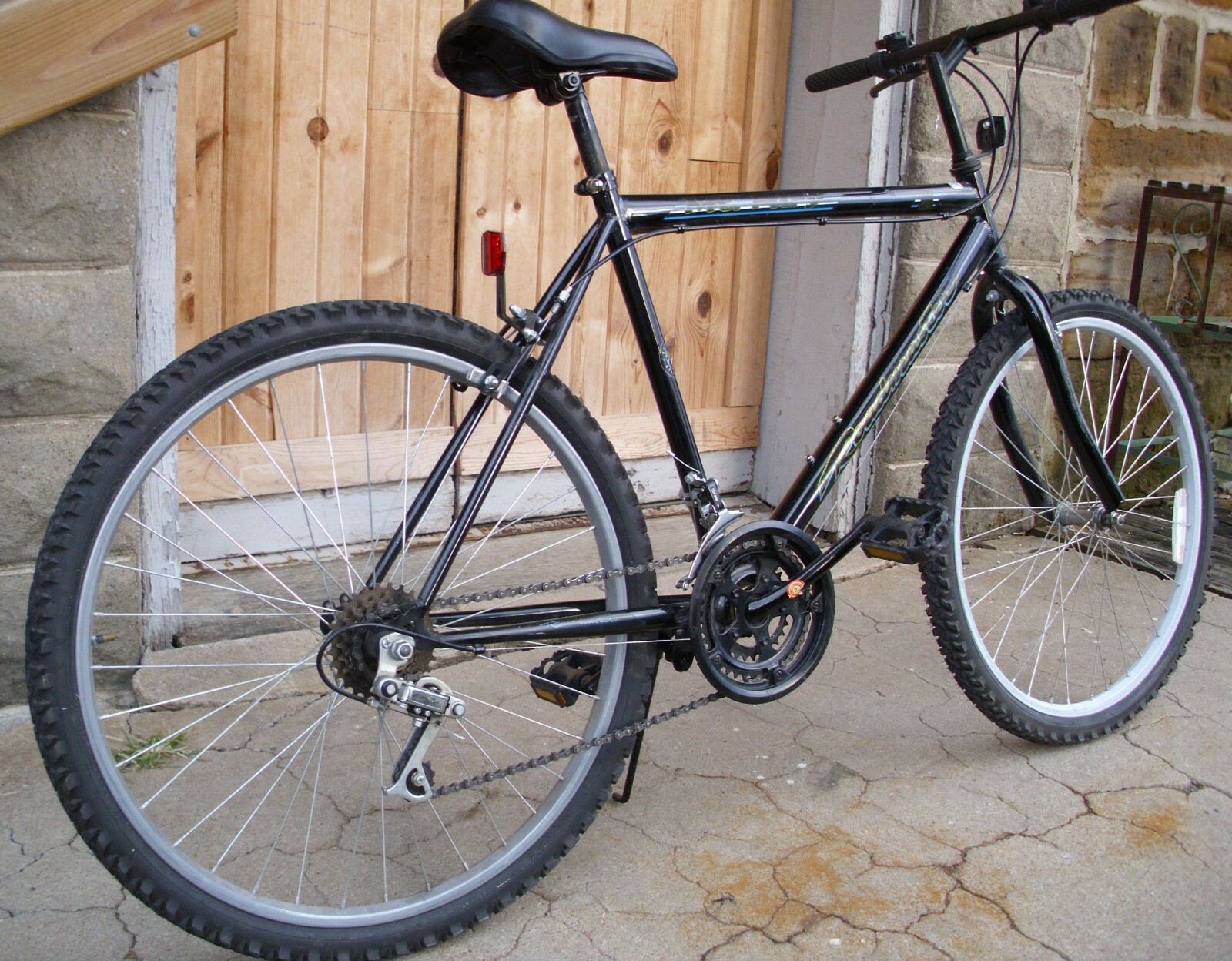 ROADMASTER MT. FURY 15 SPEED MEN'S MOUNTAIN BICYCLE IN BLACK 26" SHARP