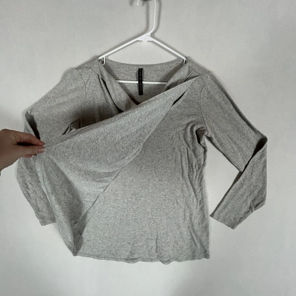 Camiseta deportiva Gaiam gris manga larga de yoga para mujer S drapeada frente cruzado Foto 3 de 4
