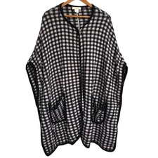 ViCOLO Northland Black & White Cashmere Blend Knitted Houndstooth Ruana Cape