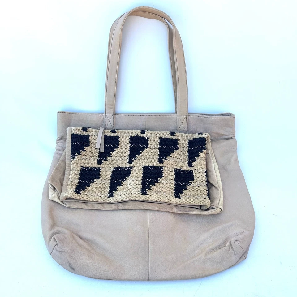 Bolso sin asas extraíble tejido de cuero Free People Sierra beige tostado Foto 3 de 4