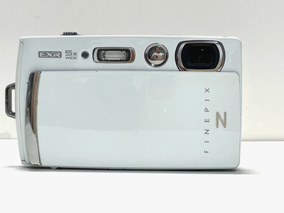 FUJIFILM FinePix Z1000EXR White Compact Digital Camera