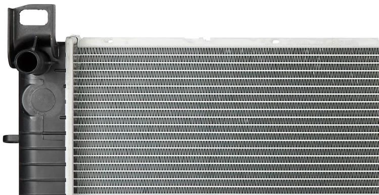 全新散热器 适用于 1999 - 2002 年,2005 - 2013 年 GMC Sierra 1500 雪佛兰索罗德 1500 — 第 3/4 张图片