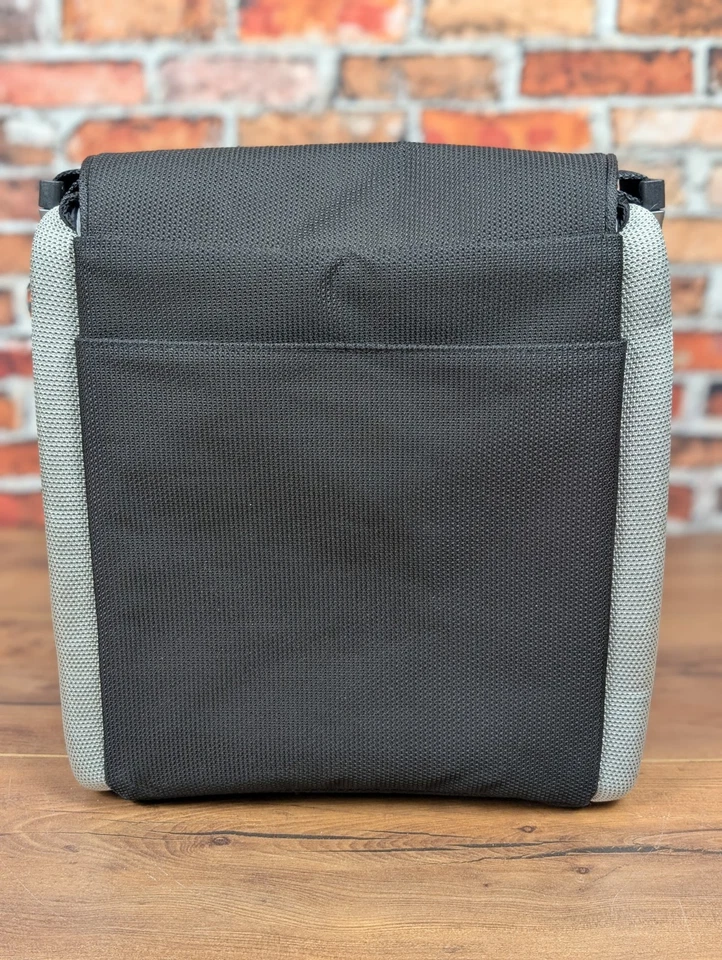 BOLSO DE VIAJE DE MANO TUMI APEX T3 MARCA LEXUS, negro y plateado.  ¡Casi como nuevo!! Foto 4 de 4