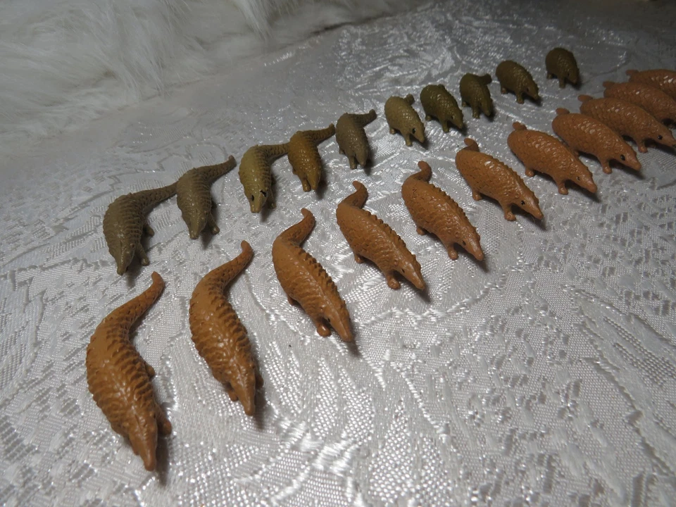 LOTE DE 21 ENFEITES DE CUPCAKE VINTAGE DE PLÁSTICO FIGURATIVO PANGOLIM BOLO - Imagem 4 de 4