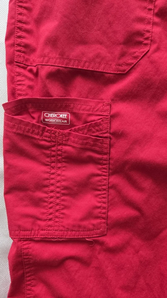 Juego de fregado Cherokee Workforce rojo medio Foto 4 de 4