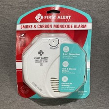 First Alert SCO5CN Combination Smoke and Carbon Monoxide Alarm Detector