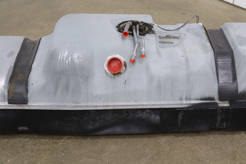 1993 Chevy K2500 GMT400 6.5L Turbo Diesel 25 Gallon Fuel Tank with Sender OEM - Изображение 4 из 4