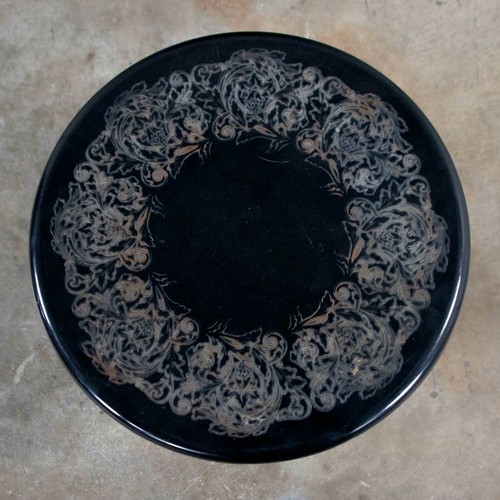 Mesa lateral redonda de yeso dorado neoclásico Hollywood Regency top negro - Imagen 7 de 12
