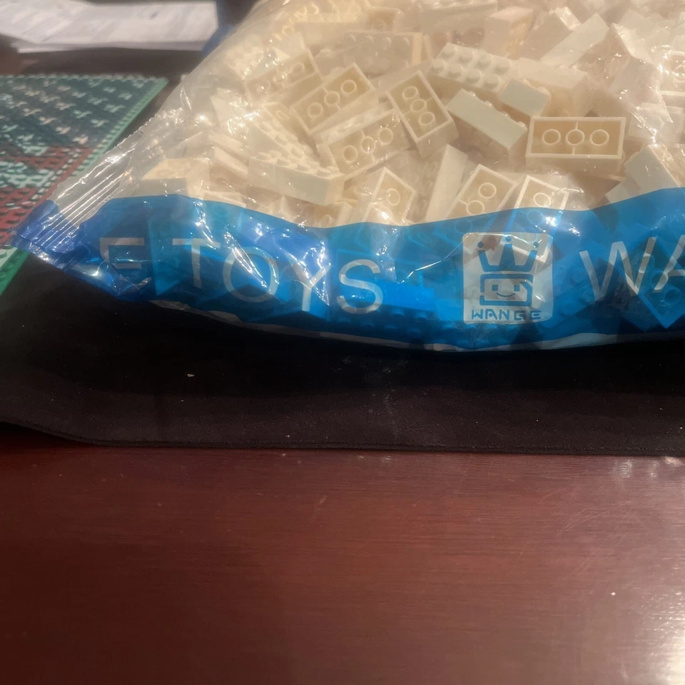 Wange plastics Building Blocks Bricks Lot Of Over 800 2x8 White New Factory Seal - Image 3 of 3