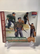 Academy 1376 1/35 Scale German Tank Supplies & Crew Plastic Model Kit