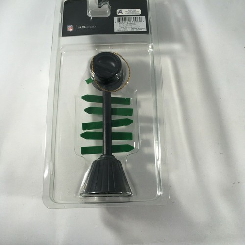 Green Bay Packers Fan Crossing Ornament NFL Football Light Up Ornament - Picture 2 of 3
