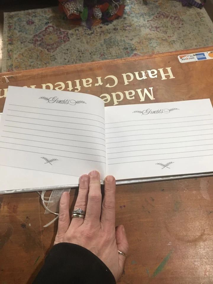 LIBRO DE VISITAS DE BODA MARFIL SATINADO 56 PÁGINAS 8,5 IN X 6 EN NUEVO EN CAJA Foto 3 de 4