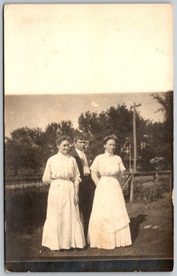 RPPC 1910 Family Portrait Rural Scene Edwardian Dress ANTIQUE Postcard 10047