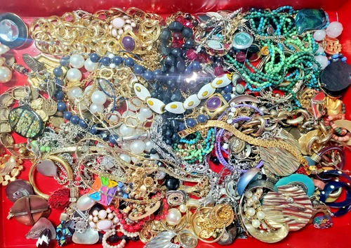 5 Pounds Vintage to Modern Costume Jewelry Junk Tangled Estate Craft Lot (Lot 1)