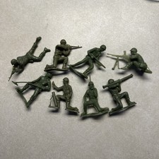 VINTAGE TIM-MEE TOY PLASTIC GREEN ARMY SOLDIER LOT OF 8 - 3 Made In USA see pic