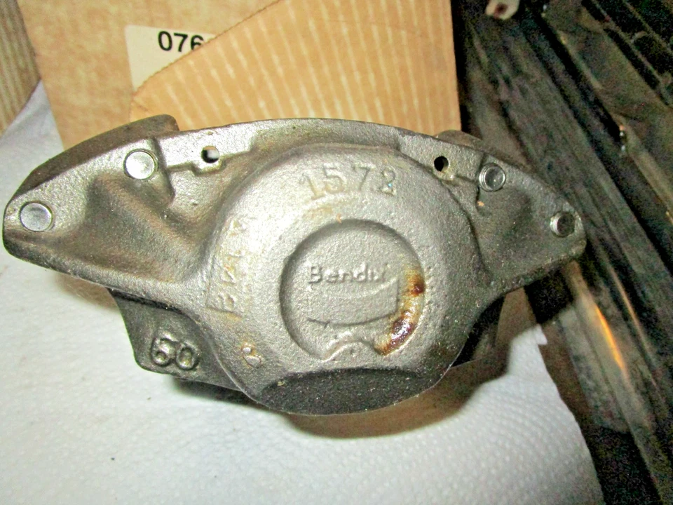 Juego de pinzas de freno delanteras Mercedes 280S 280SEL 300SD 450SE 450SEL 1973-1980 raro Foto 3 de 4