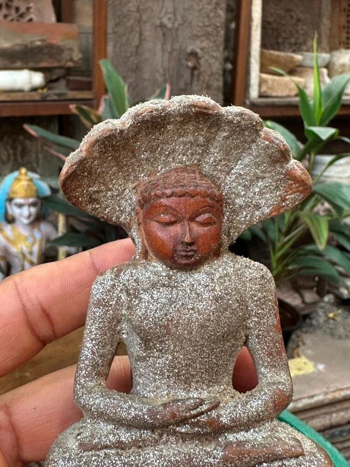 Antigua figura de madera tallada a mano de Dios Mahaveer 4,20 x 3" Foto 4 de 4