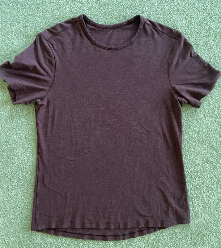 LULULEMON Men’s Med Performance Stretch Burgandy Curved-hem Crew Neck Shirt