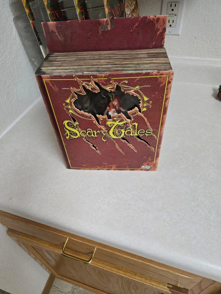 Figura de acción Mezco Scary Tales Lil’ Caperucita Roja Sin usar, en caja 2001 Horror Foto 2 de 4