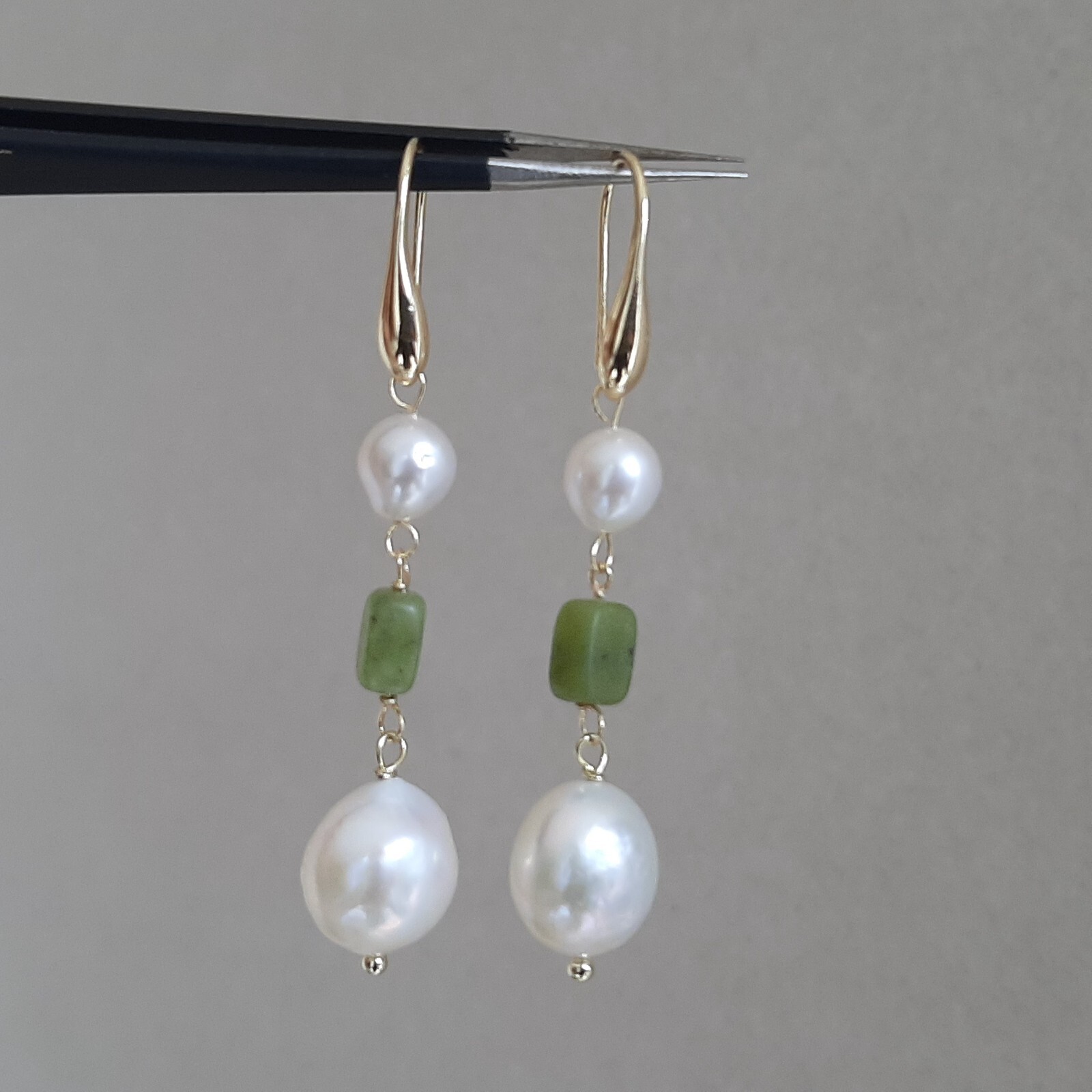 Boucles d'oreilles perles de culture et jade blanc en plaqué or fin pour femme