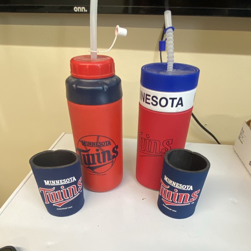 Minnesota Twins Vintage 1983 Lot: Cups, 2 Bottles w/ Straws, 2 Koozies