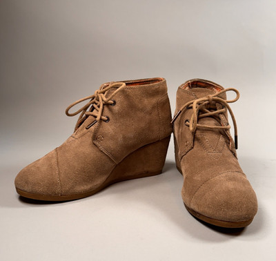 TOMS Wedge Women s Size 7.5 Kala Desert Taupe 741115 Ankle Boots Suede EUC