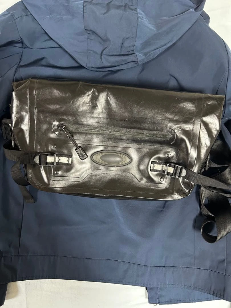 Oakley Men's Black Messenger Bags | eBay