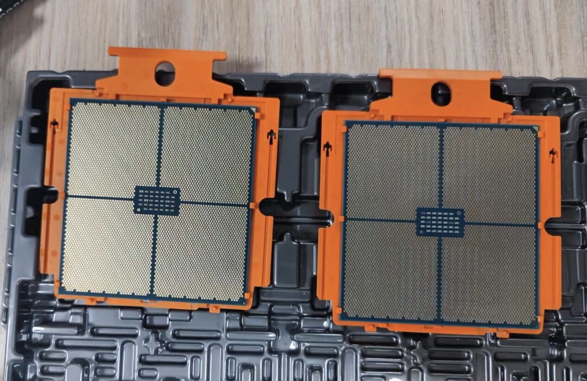 Gigabyte MZ73-LM1 Motherboard With 2x AMD EPYC GENOA ZEN4