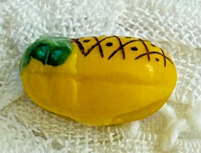 Vintage Fluorescent Glass Realistic PINEAPPLE. Great Paint Detail. 11/16 Inch - Image 3 of 4