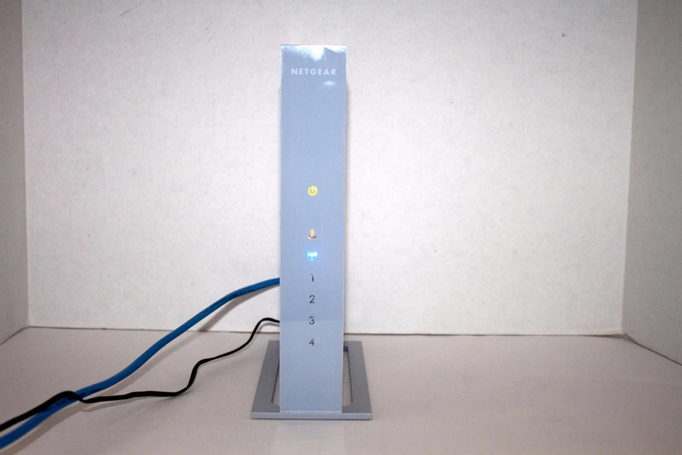 Netgear RangeMax WNR834B 270 Mbps 4-Port 10/100 Wireless N Router WNR834B-100NAS - Image 2 of 4